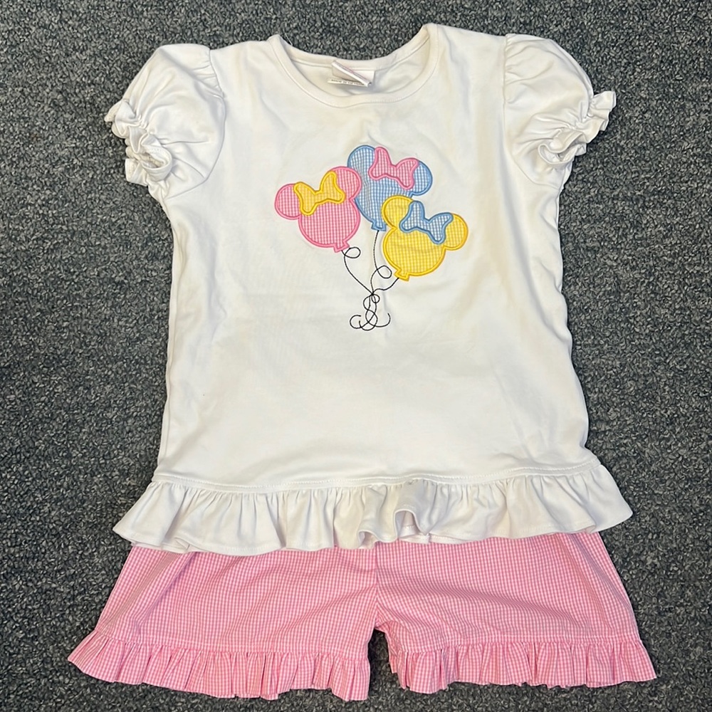 Stitchy Fish girls outfit. Minnie Mouse ballon appliqué outfit. Size 7